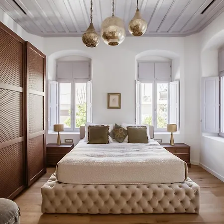 Aylin Executive Bed & Breakfast 4*