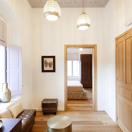 Aylin Executive Bed & Breakfast 3*