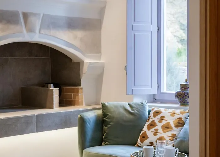 Aylin Executive Bed & Breakfast 4*