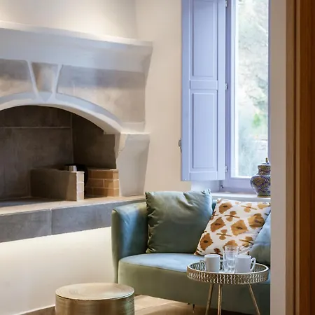 Aylin Executive Bed & Breakfast 4*