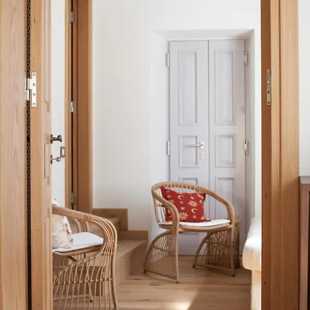 Aylin Executive Bed & Breakfast 4*