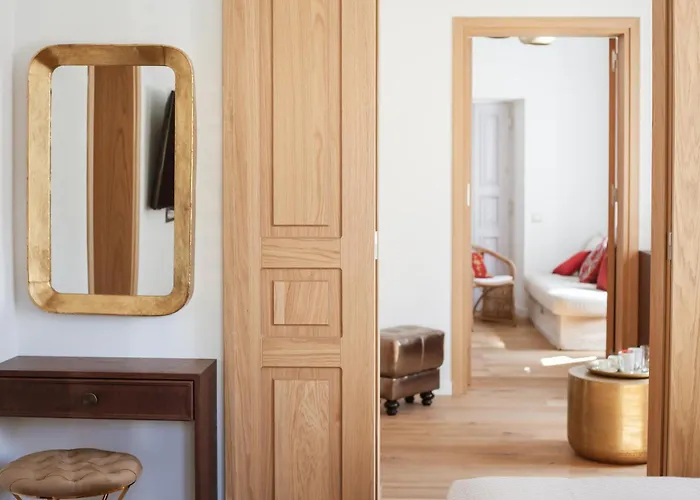 Aylin Executive Bed & Breakfast 4*