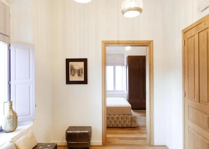 Aylin Executive Bed & Breakfast 4*